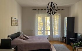 King One Studio In The City Center - Netflix